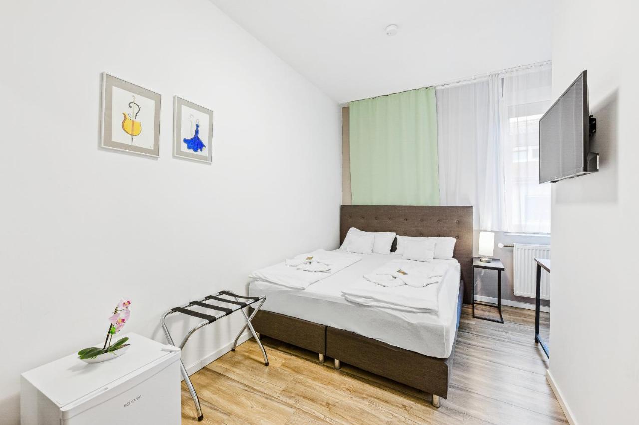 Hotel Phoenix Berghausen  Екстериор снимка