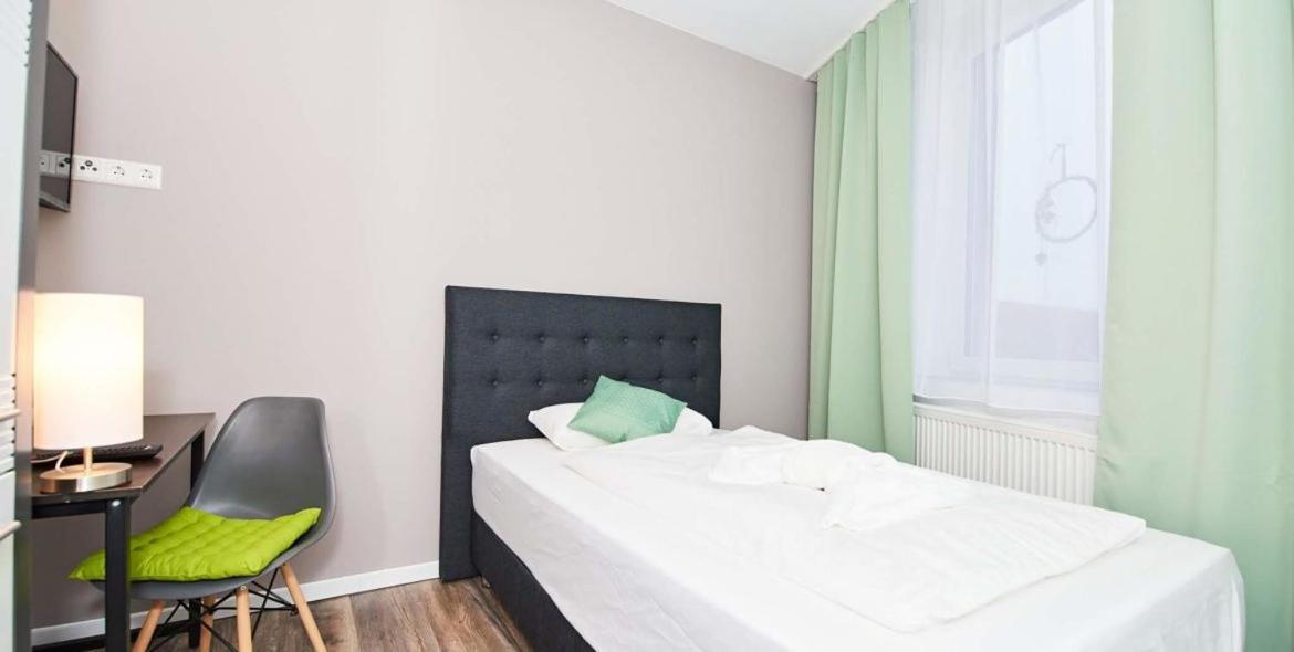 Hotel Phoenix Berghausen  Екстериор снимка