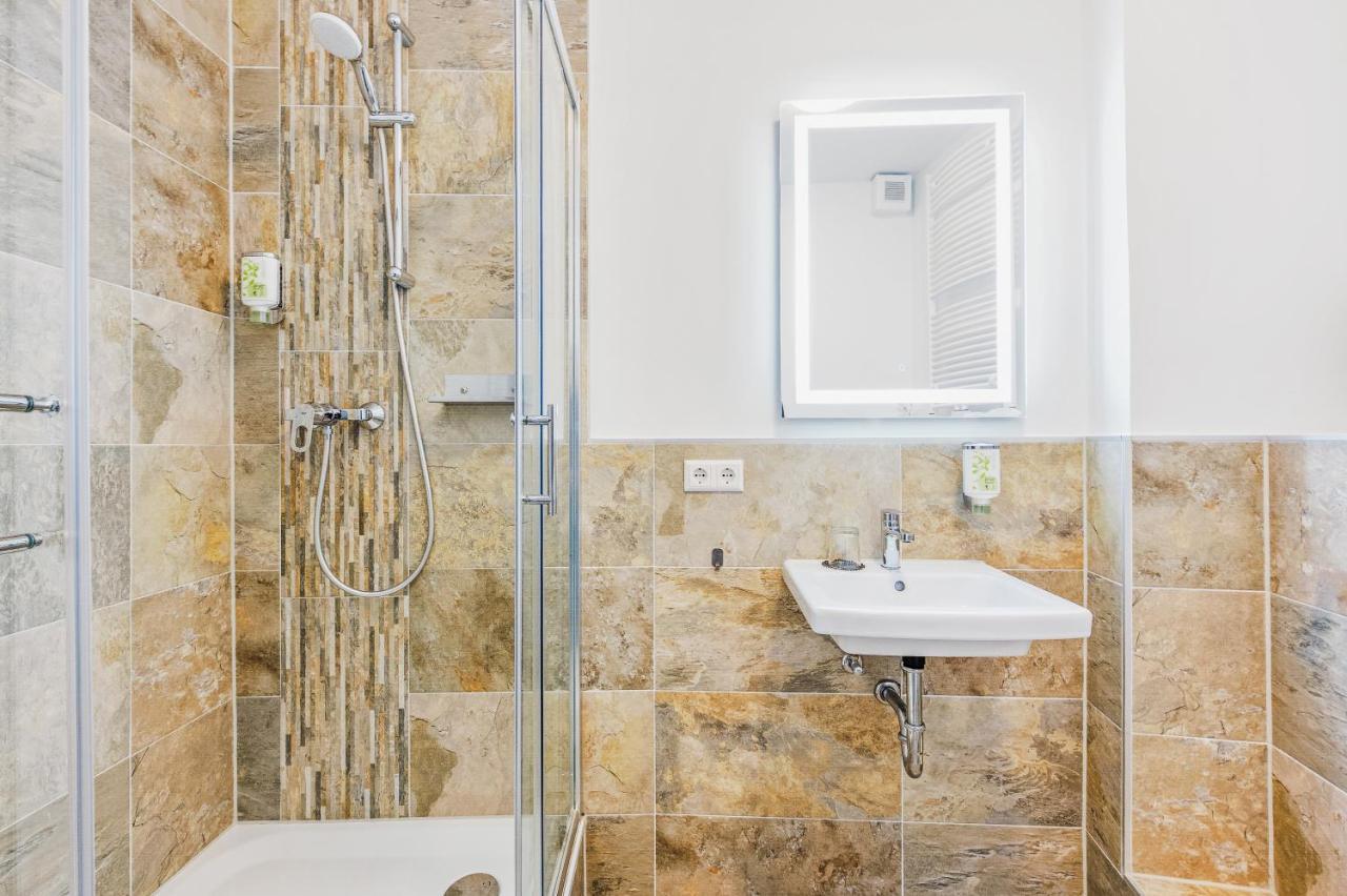 Hotel Phoenix Berghausen  Екстериор снимка