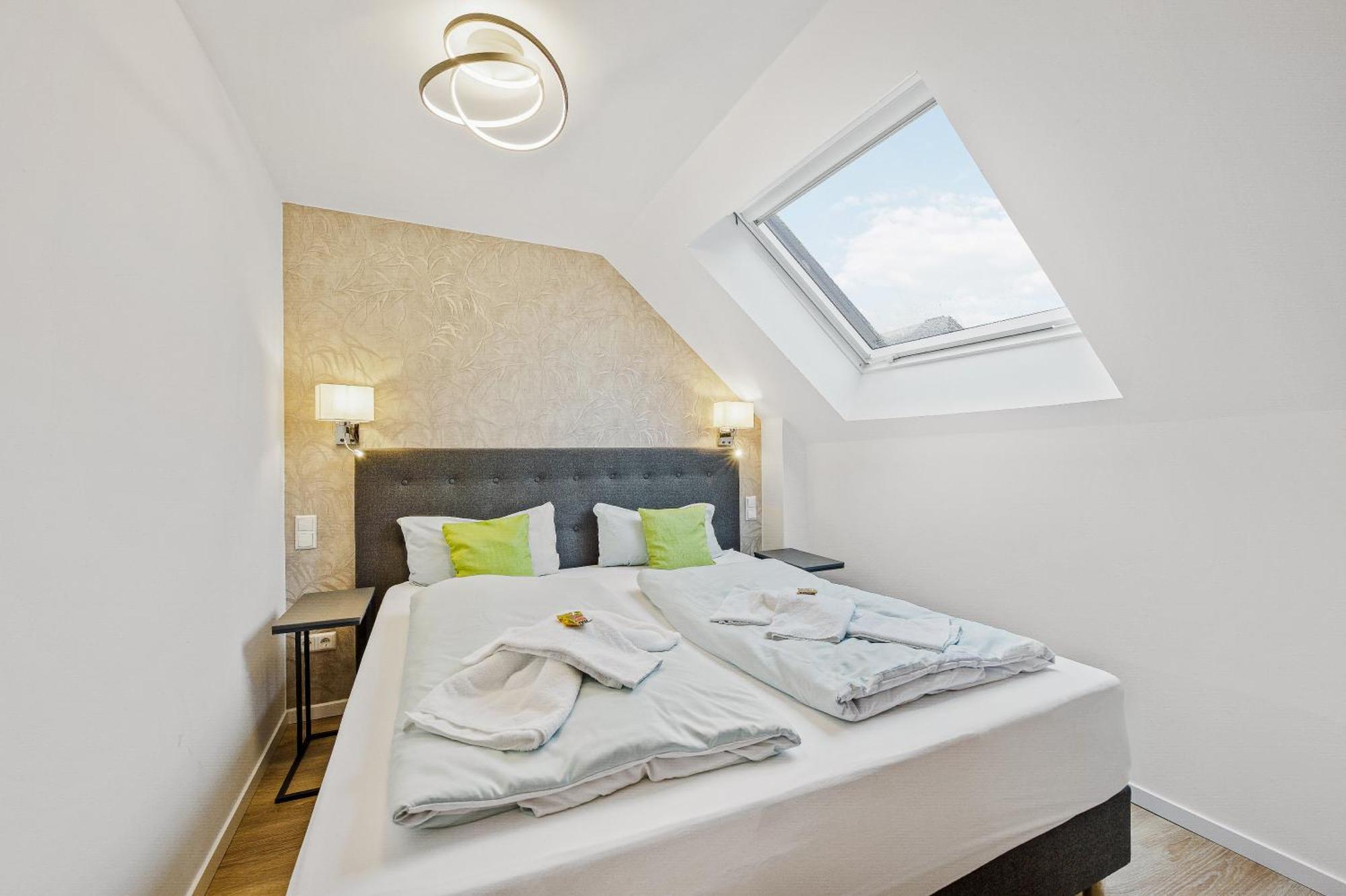 Hotel Phoenix Berghausen  Екстериор снимка