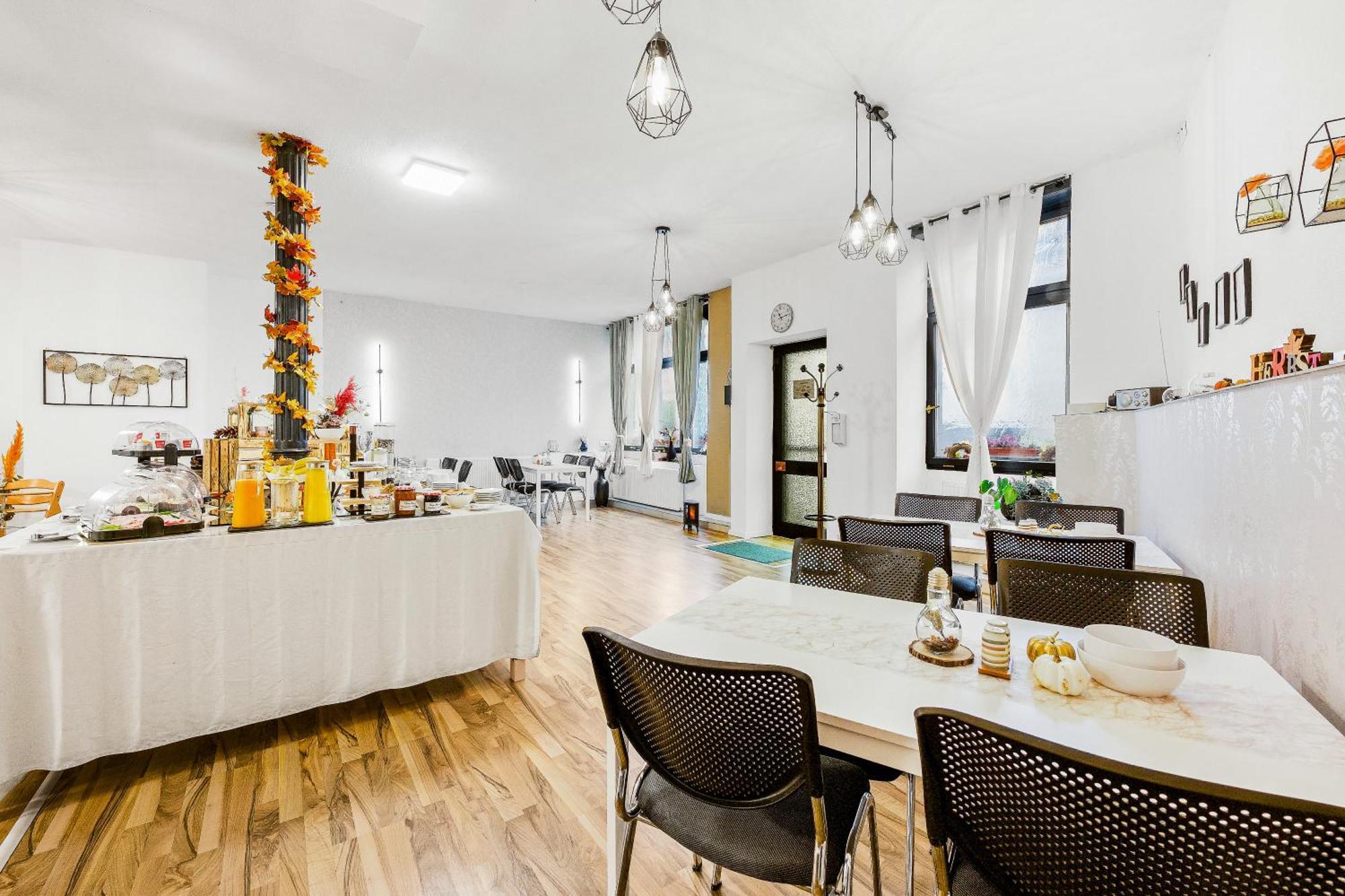Hotel Phoenix Berghausen  Екстериор снимка