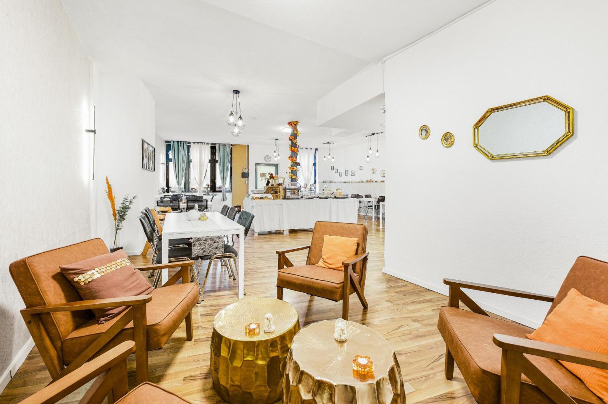 Hotel Phoenix Berghausen  Екстериор снимка