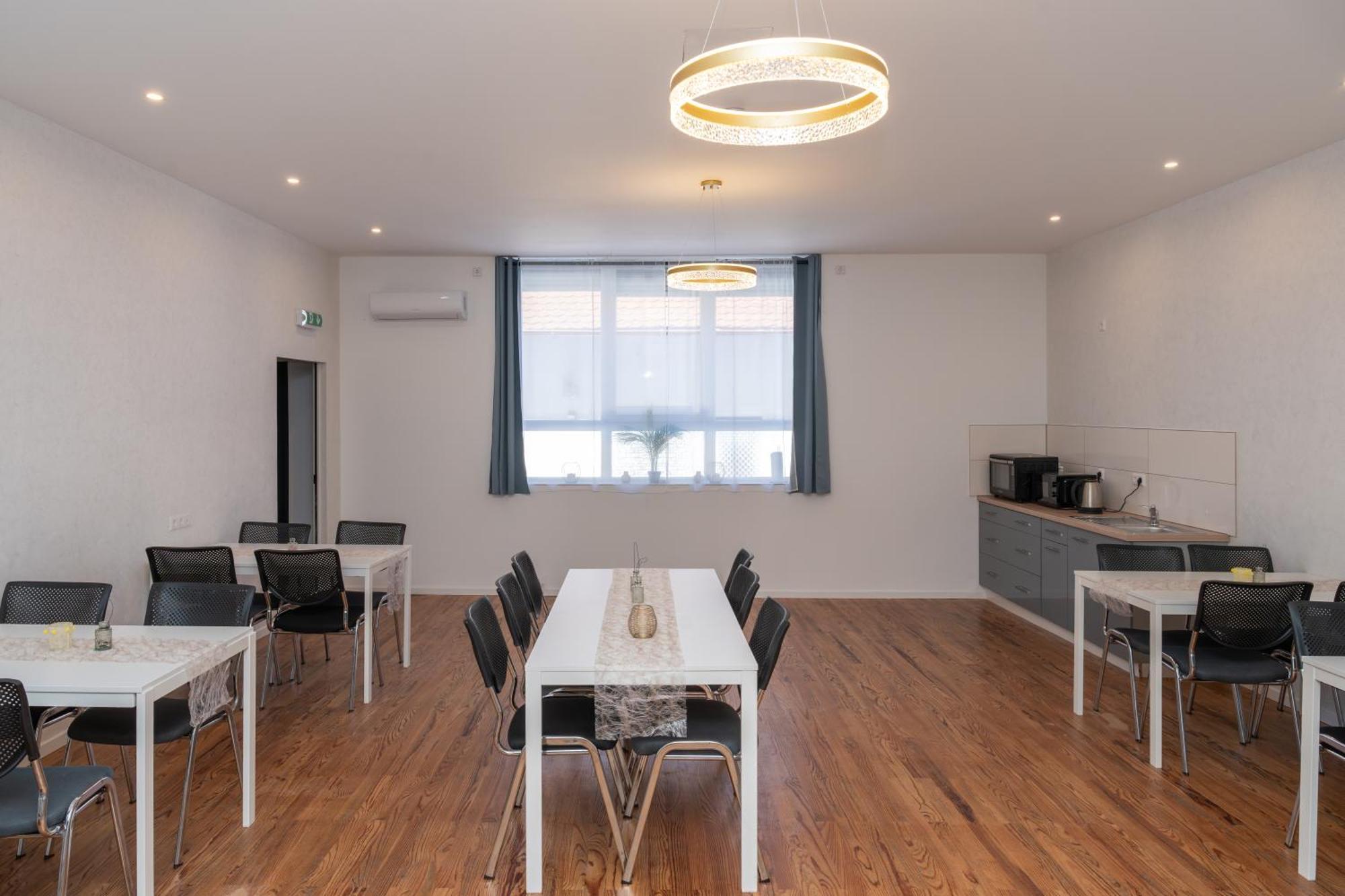 Hotel Phoenix Berghausen  Екстериор снимка